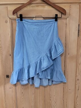 Metro Wear Ruffled Skirt Women's sz M Chambray Denim Country Chic Mini Skirt